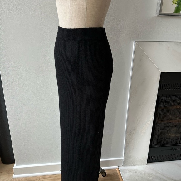 Parvati Cashmere Skirt in Black | S - Picture 7 of 11